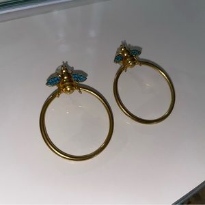 Stunning gold/turquoise hoop bee earrings😍